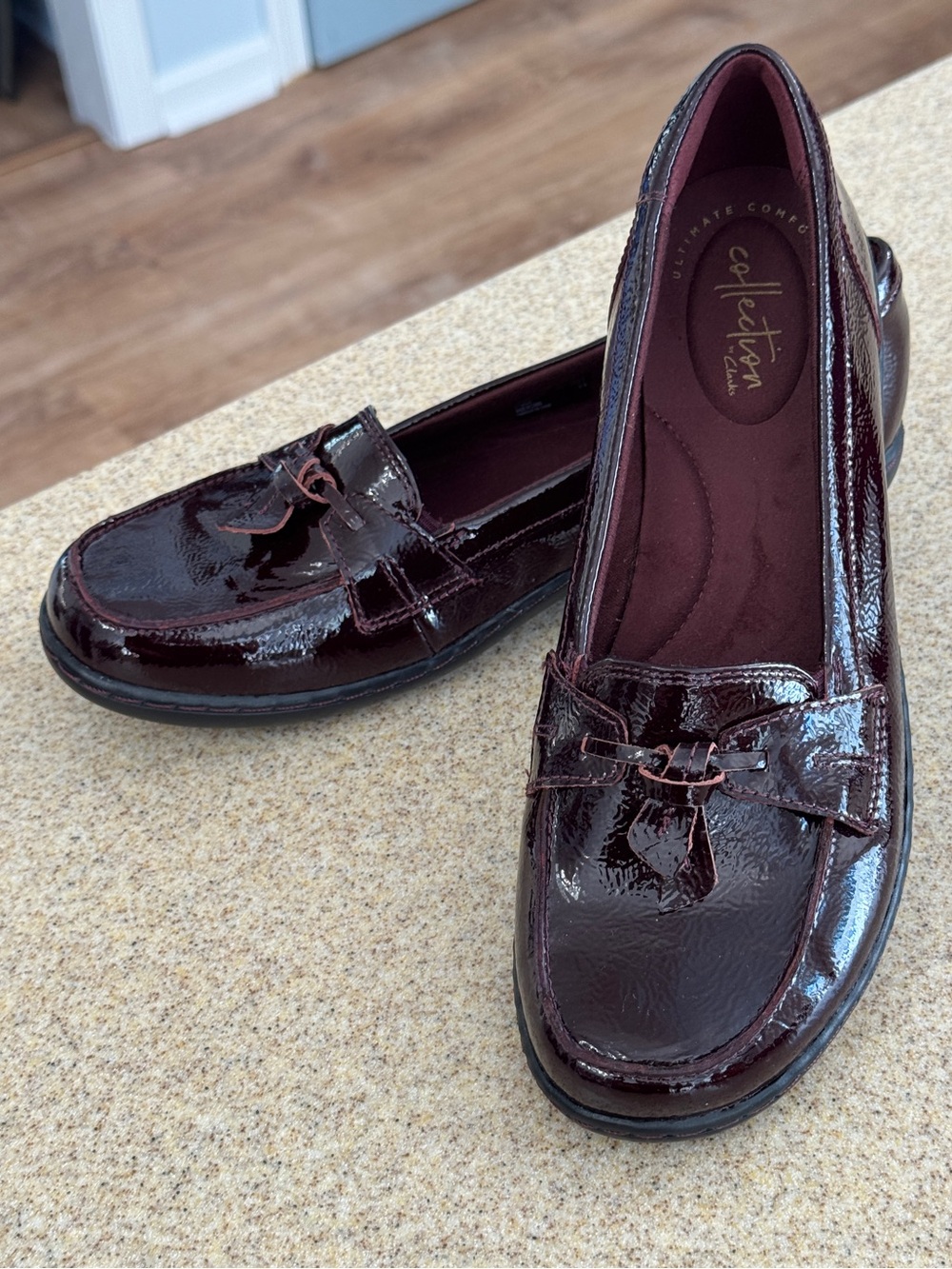Clarks Burgundy Patent Leather Ashland Bubble Tassel Loafers Shoes 9 NEW Comfort